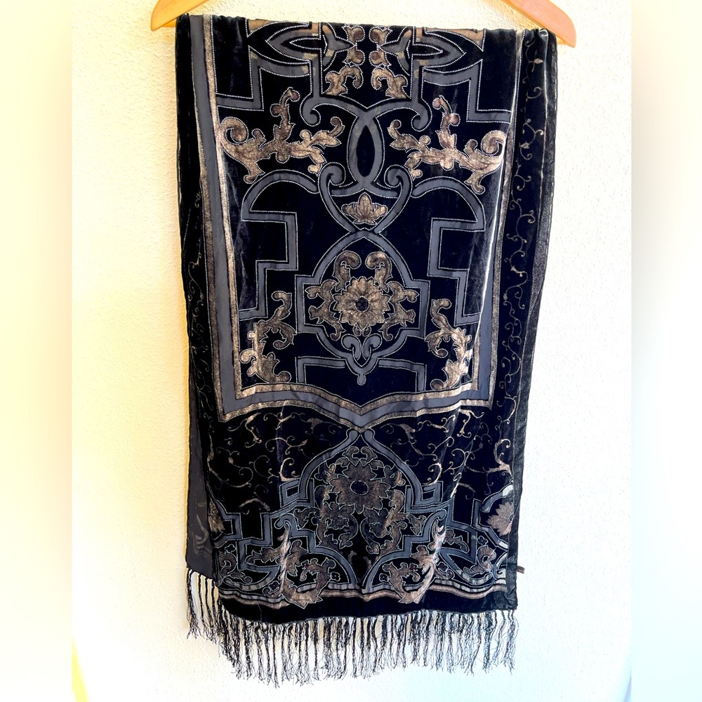 BEAUTIFUL scarf